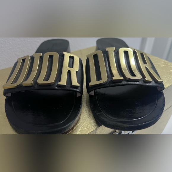 DIOR. Revolution slide - Picture 2 of 8